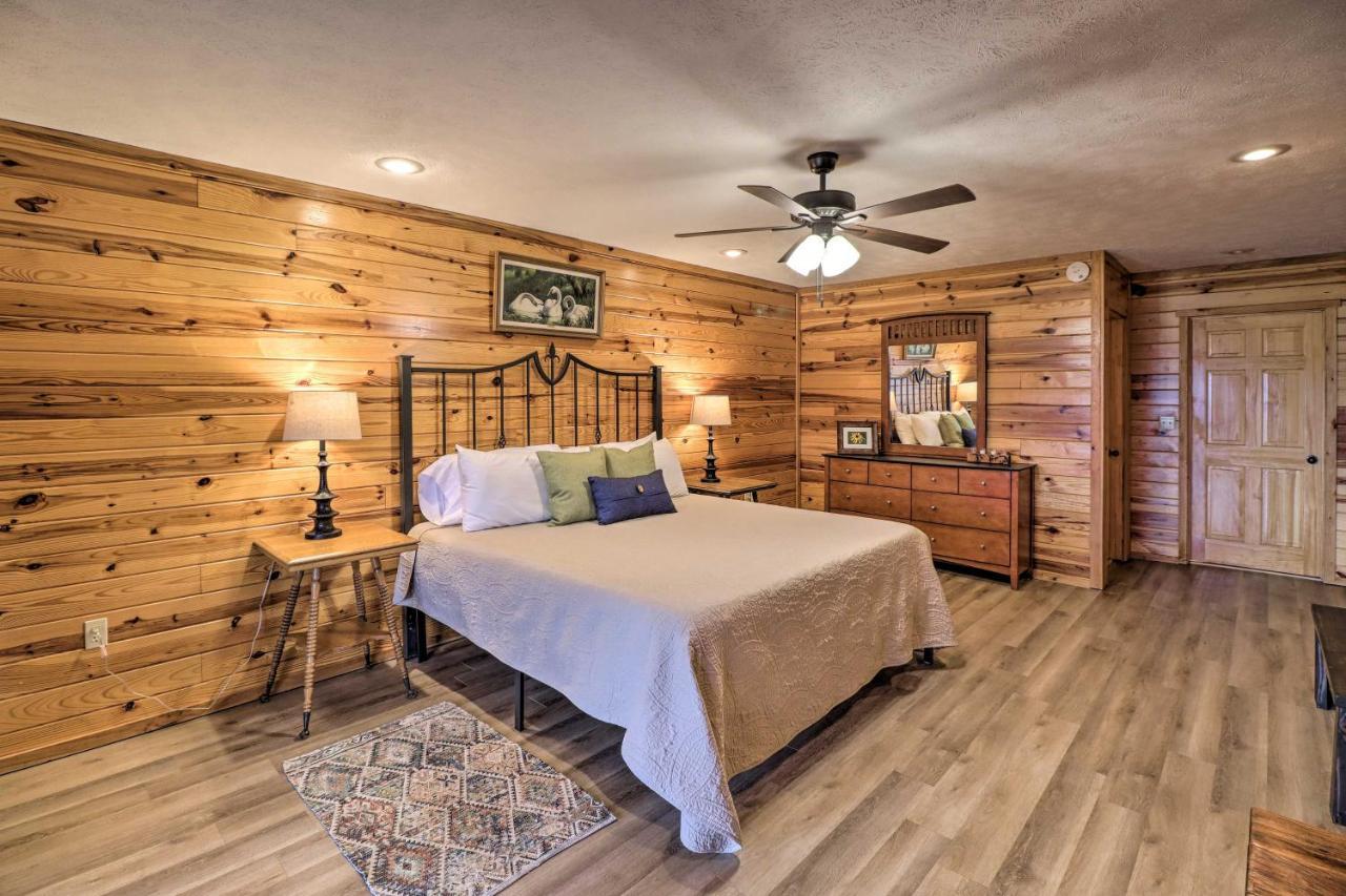 Piney Bluff Retreat With Mountain Views! Villa Luaran gambar