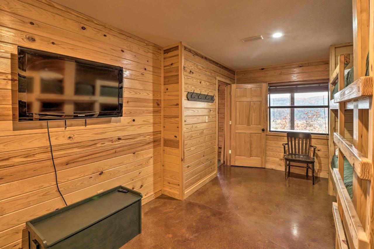 Piney Bluff Retreat With Mountain Views! Villa Luaran gambar
