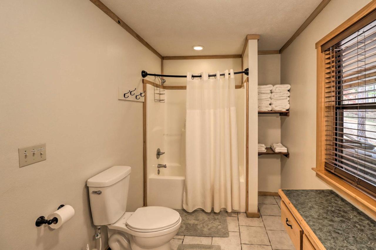Piney Bluff Retreat With Mountain Views! Villa Luaran gambar