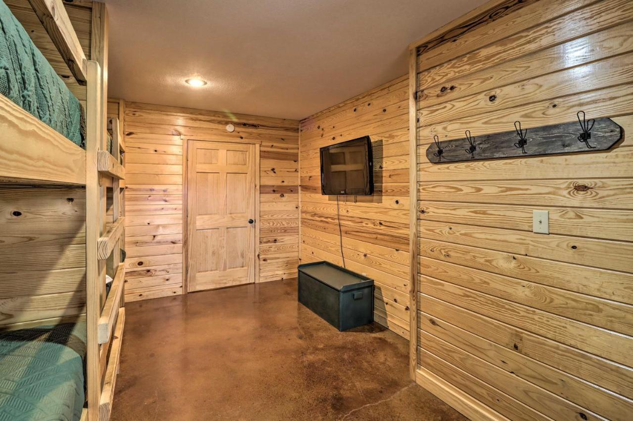 Piney Bluff Retreat With Mountain Views! Villa Luaran gambar