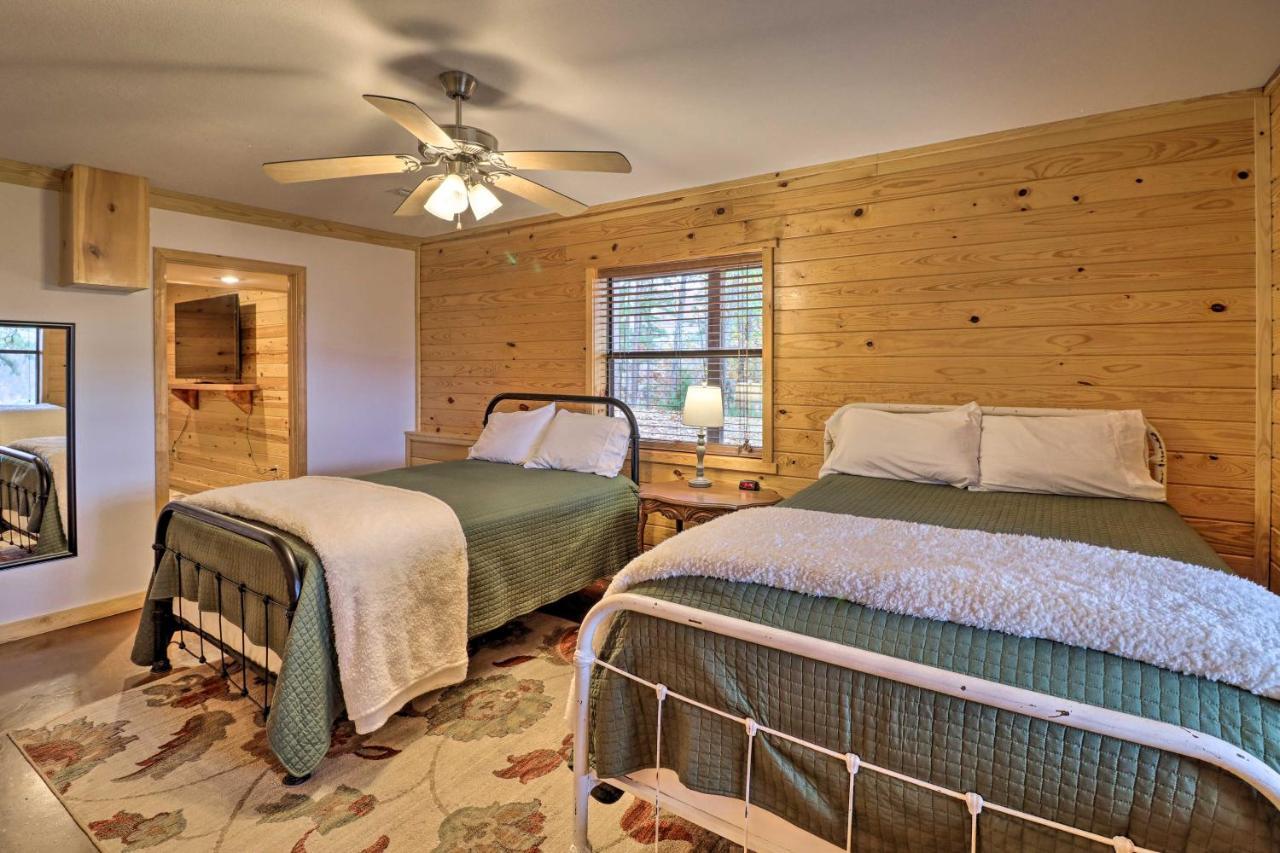 Piney Bluff Retreat With Mountain Views! Villa Luaran gambar