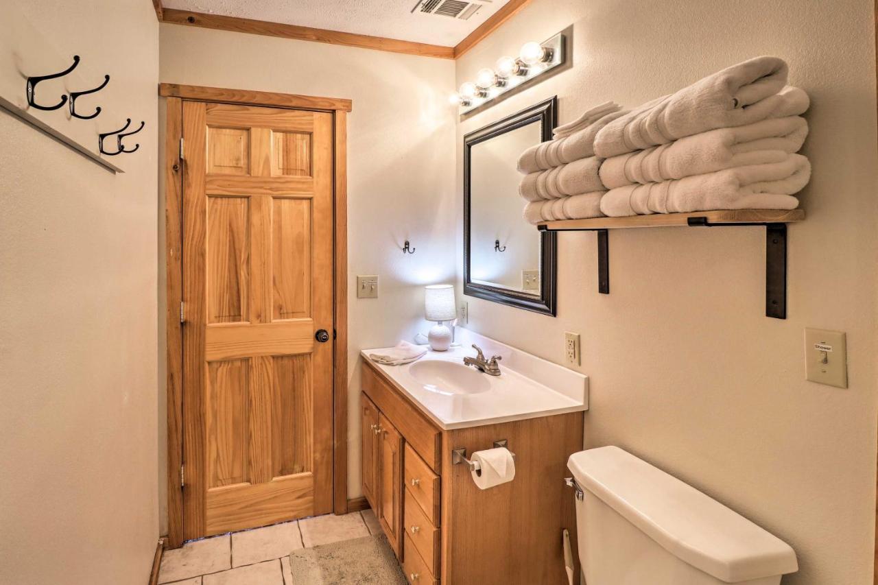 Piney Bluff Retreat With Mountain Views! Villa Luaran gambar