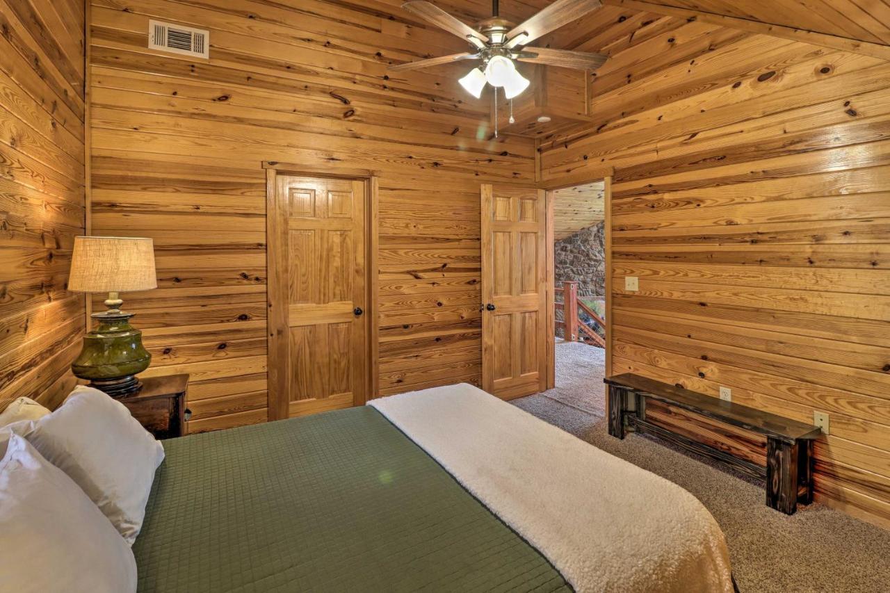 Piney Bluff Retreat With Mountain Views! Villa Luaran gambar